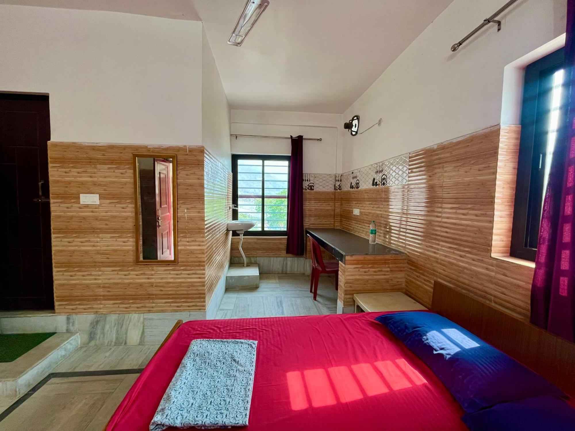 Laxmi Lodge Rishikesh Exterior photo